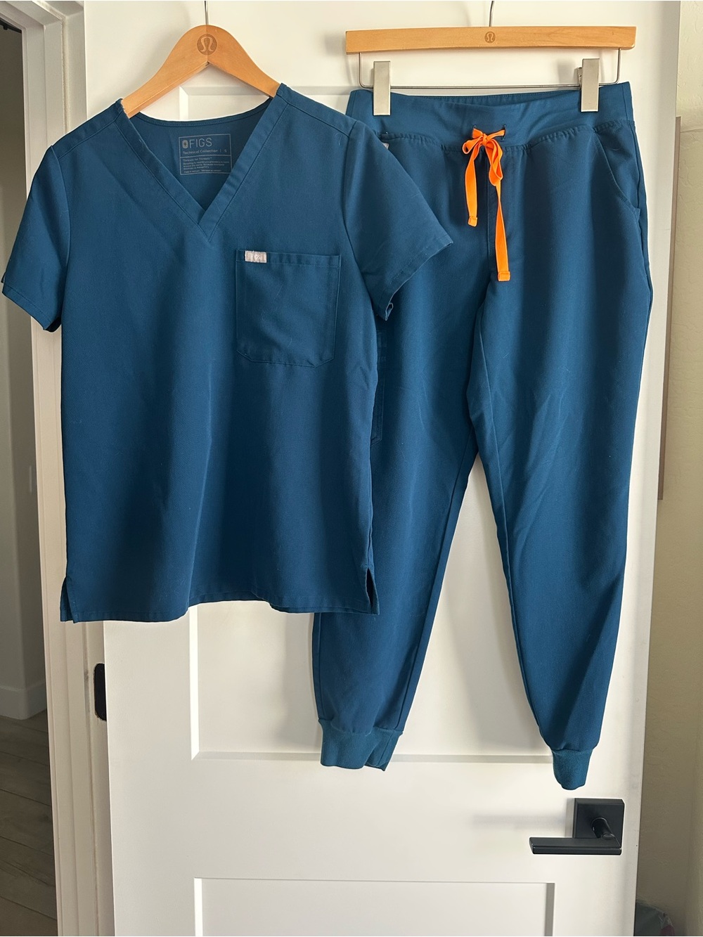 FIGS Zamora Jogger and Top Set Size Small
